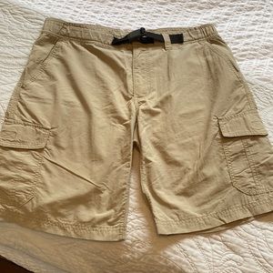 Eddie Bauer cargo shorts/ size Large/ tan color